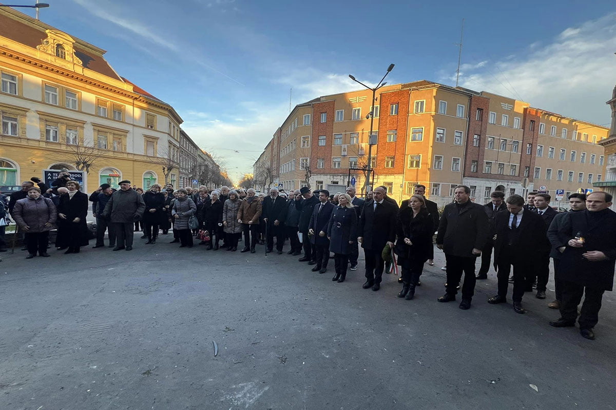Emlékezés a kommunista diktatúrák áldozataira Szombathelyen.